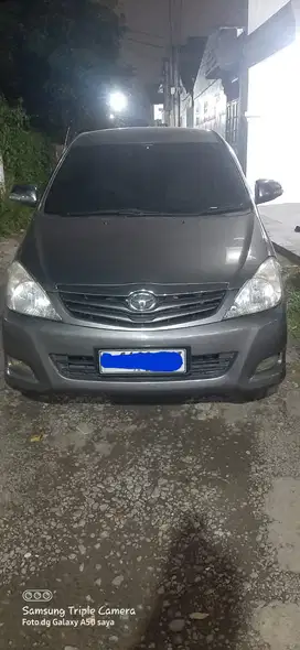 Toyota Kijang Innova 2011 Bensin