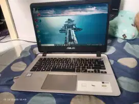 spek:
Asus vivobook 14
Ram 4/256gb
windows i3 gen 7
windows 10pro
