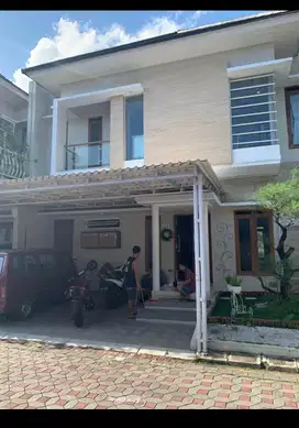 Di Sewakan Rumah Furnised dlm perumahan Barat Hotel Hyatt Palagan