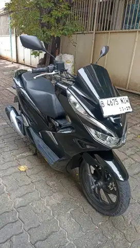 Honda PCX tahun 2019. ( Kilometer 23000 ).