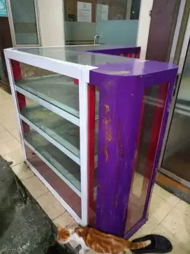 Etalase kokoh kuat Dan berat