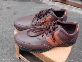 Sepatu pria Yongki Komaladi