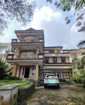 Rumah rapi, besar ada kolam renang ( Nego sampai jadi )