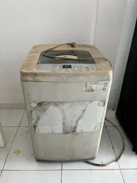 Mesin cuci LG tutup atas