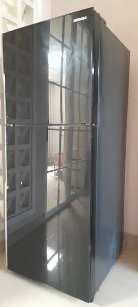 Kulkas Hitachi 2 Pintu – Mulus, Tanpa Cacat – ISTIMEWA