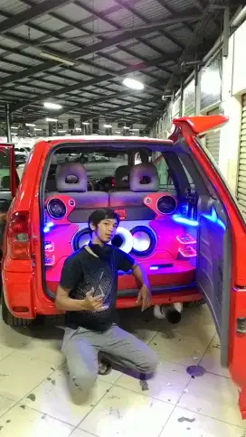 Jasa pemasangan dan custom audio mobil.