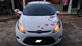 Mobil Ford Fiesta 2012