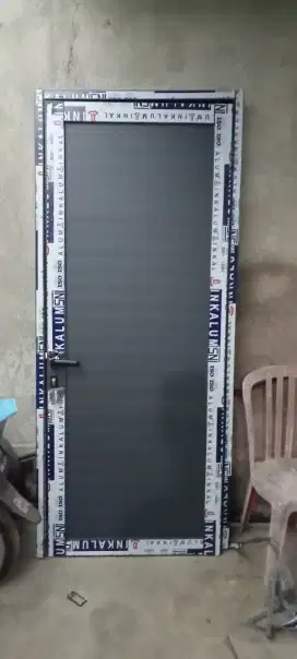 Pintu minimalis alumunium
