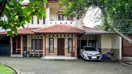 Di jual tanah bonus rumah di jalan M Kahfi Jagakarsa Jaksel .