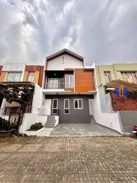 Rumah 3 Lantai Siap Huni Rooftop Lega Dekat Tol Di Depok