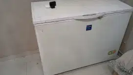 Frezer sharp frv 300 dan kulkas Toshiba gacio