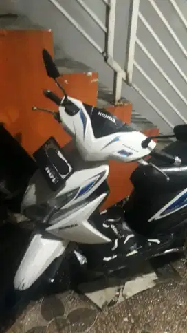 Honda Vario 110 FI LED W putih pajak panjang