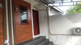 Kost rumah petak, AC, masuk mobil, springbed, dapur, air pam
