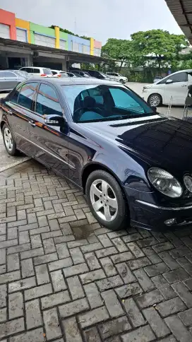 Mercy e240 biru 2004