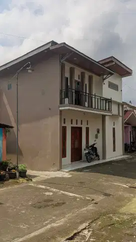Dijual cepat rumah 2 lantai