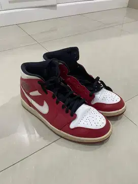 Sepatu Jordan 1 Retro Chicago Red White