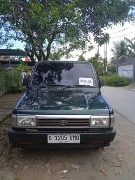 Mobil kijang grand