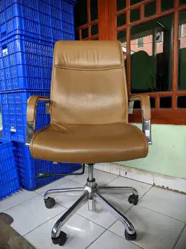 Kursi Bangku Kantor Direktur Elegan Brown Coklat Leather Kulit Informa