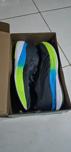 Sepatu runing puma