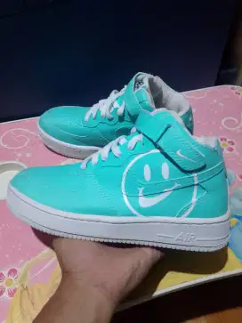 Sepatu nike smile