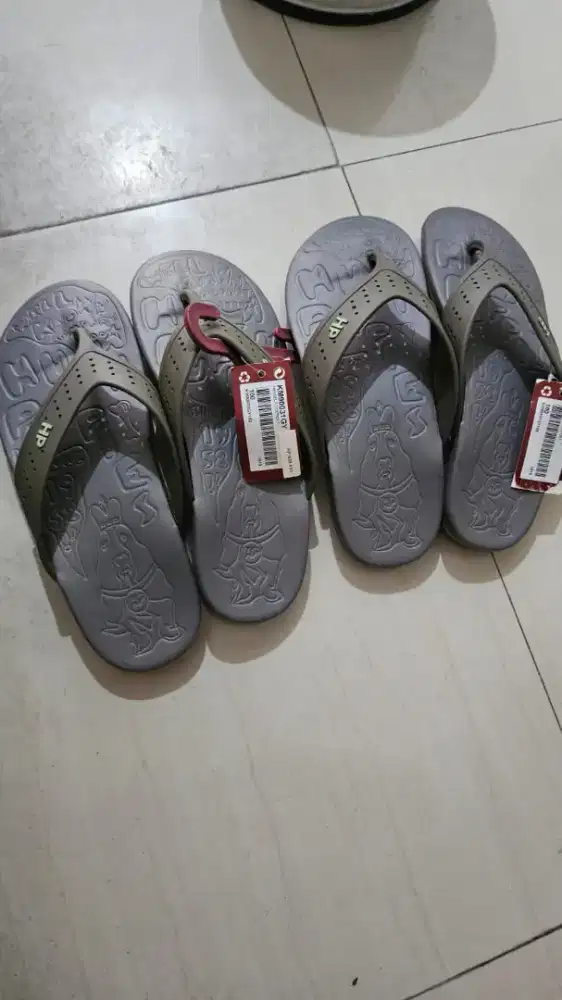 Sandal hush pupies 2 pc 350.000