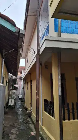 Dijual Rumah ( Cocok untuk dijadikan Kost-Kostan )