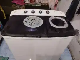 Bismillah dijual mesin cuci Electrolux normal