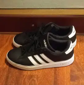 Adidas Grand Court 2.0 size 42 2/3 original