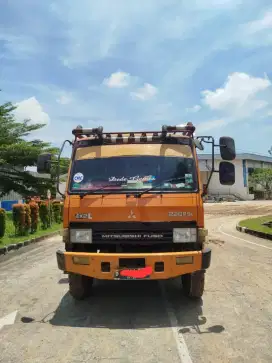 Hino fuso 220 ps tronton 4x2 bak besi losbak tahun 2010 long sasis