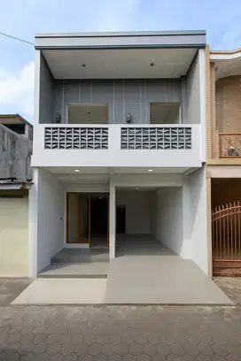 RUMAH MODERN ESTETIK 2 LANTAI CONDONG CATUR STRATEGIS DEKAT KAMPUS UPN