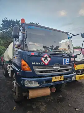 Hino FL 260 JW ranger 500 tipe 6x2  long sasis tahun 2014 tangki 16 kl