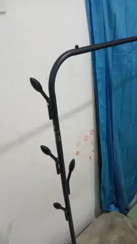 Standing hanger