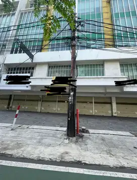 Disewakan Ruko 5 Lantai Ada Lift Lokasi Stategis di Thamrin Jakpus