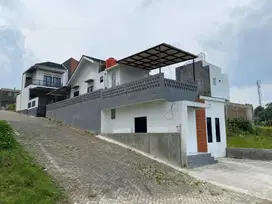 Rumah Cantik 2 lantai hanya di Villa Archadia