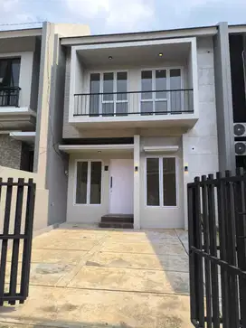 RUMAH 2 LANTAI SIAP HUNI DI BUKIT GOLF 5 MENIT KE TOL CIMANGGIS