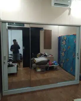 Lemari pakaian 3 pintu sliding door full kaca cermin