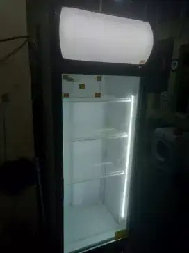 Showcase pendingin minuman