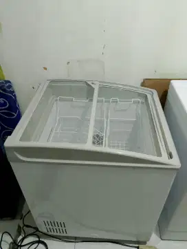 Box Freezer Sliding Kaca