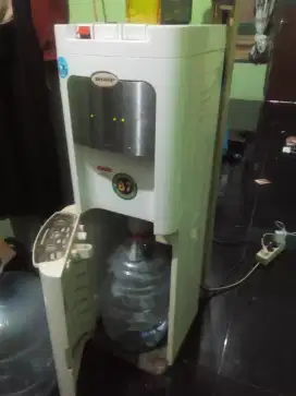 Dispenser hot cold