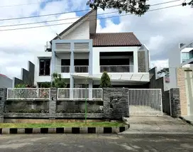 Dijual Rumah Mewah Artistik di Nol Jalan Raya Dieng, Malang