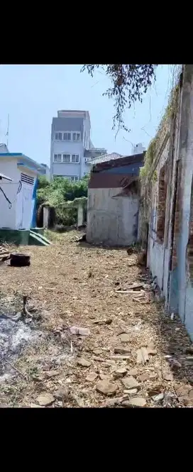 Jual cepat dan umah tua lokasi komersial di Samanhudi harga bawah njop