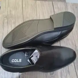 Sepatu pantofel pria slip-on