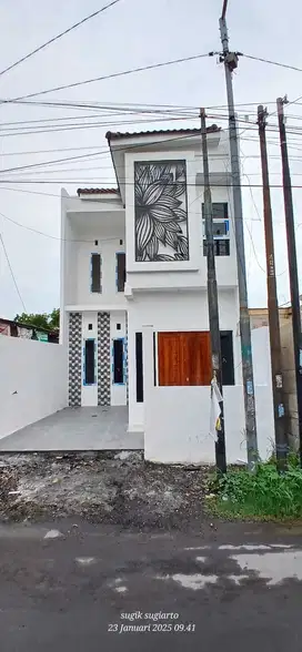Rumah 2 lantai harga 300jtaan bisa kredit