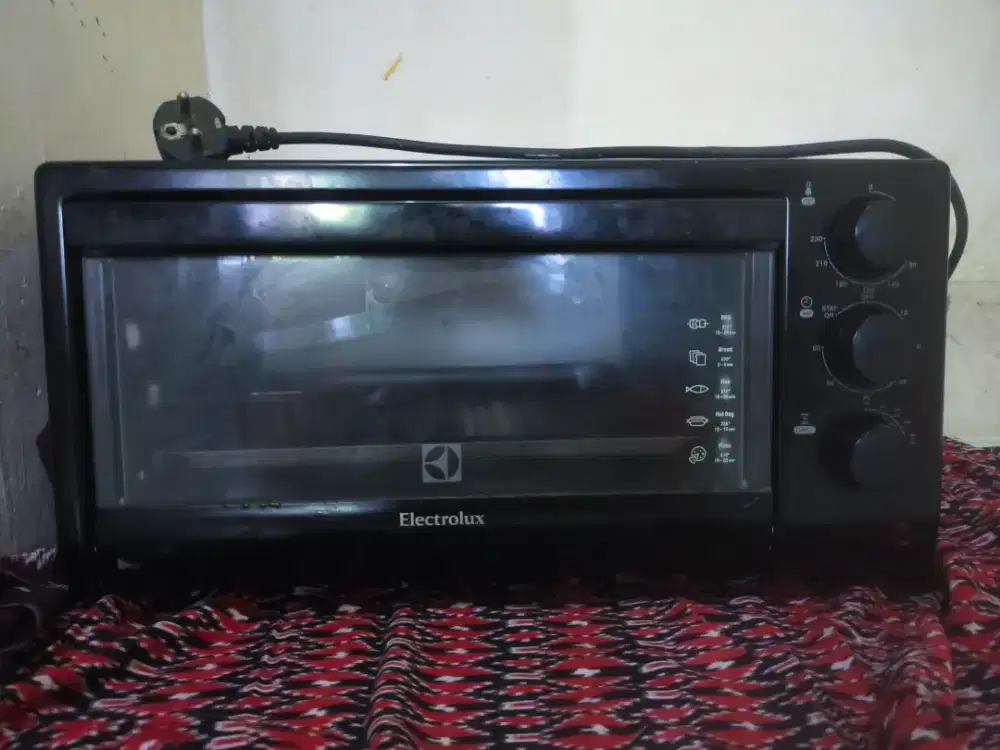 Oven Listrik merk Electrolux