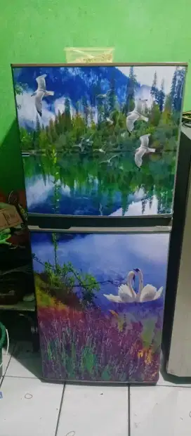 Di jual kulkas Sharp 2 pintu