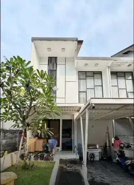 Butuh uang, dalam cluster 2 lantai semi furnished. Ciputat
