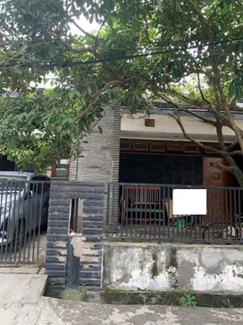 Rumah Terawat LT 192 Dekat RS Premier Bintaro 3 KT Siap Huni J-32955