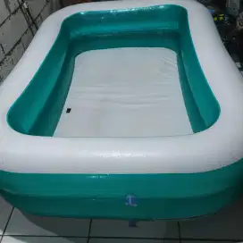 Kolam renang  karet
