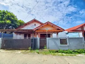 Rumah Strategis SHM 10 Mnt ke Terminal Pondok Cabe Hadap Timur J-8975