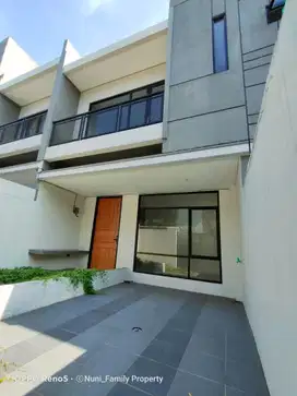 Rumah SHM 2 Lt Strategis 15 Mnt ke CBD Ciledug Family Mall J-33031